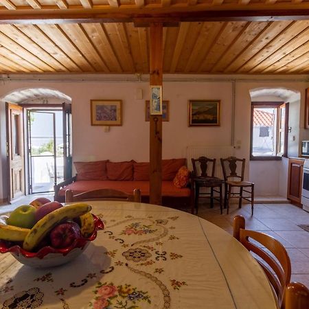 The Old House - Wood & Stone Villa Evreti ภายนอก รูปภาพ